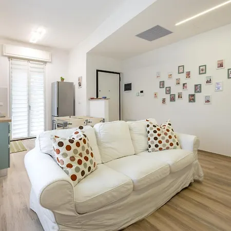 Nadia Flat - 10 Minutes From The Apartmán *