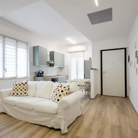 Nadia Flat - 10 Minutes From The