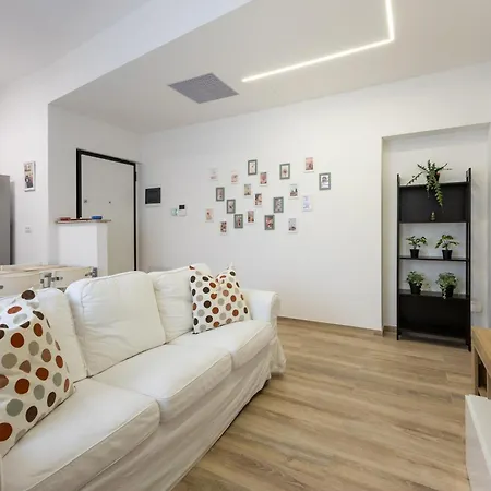 Nadia Flat - 10 Minutes From The Apartamento