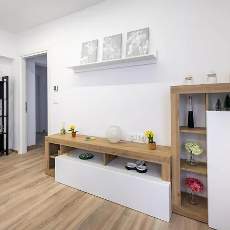 Nadia Flat - 10 Minutes From The